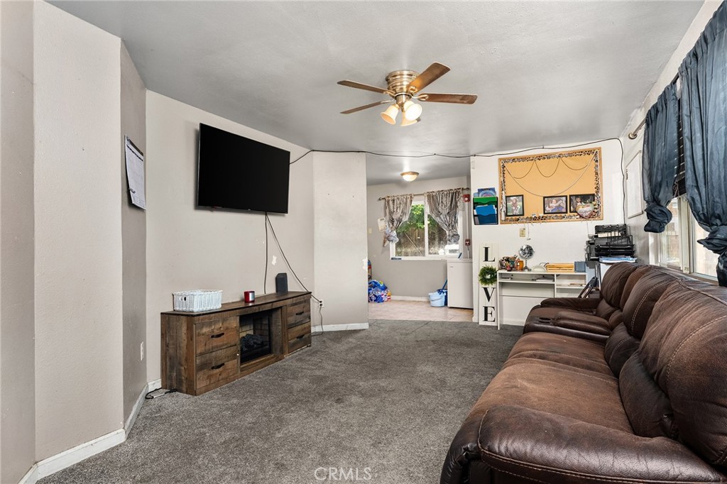960 High Property Photo 8
