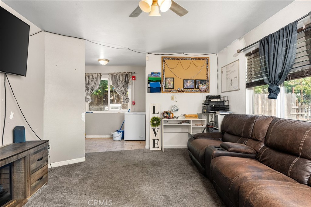 960 High Property Photo 9