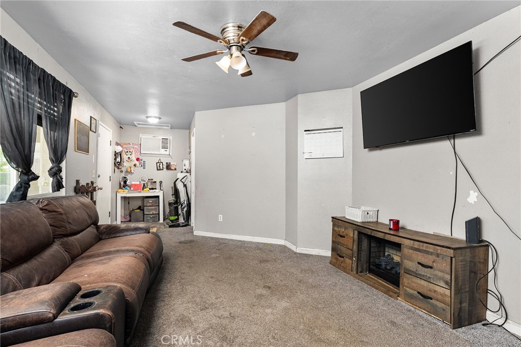 960 High Property Photo 10