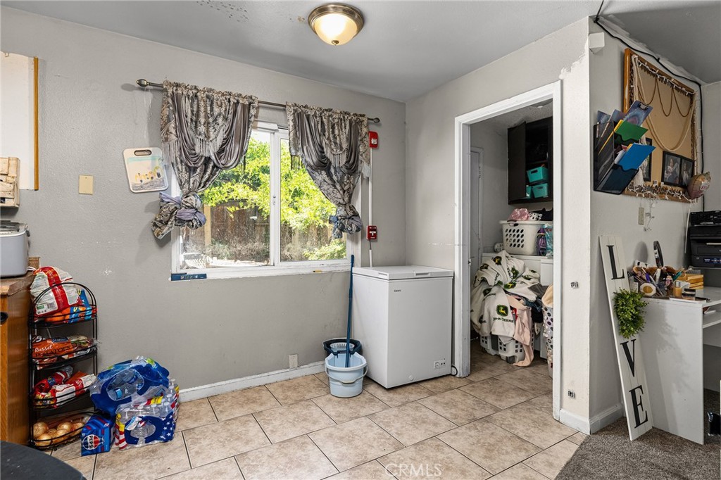 960 High Property Photo 14
