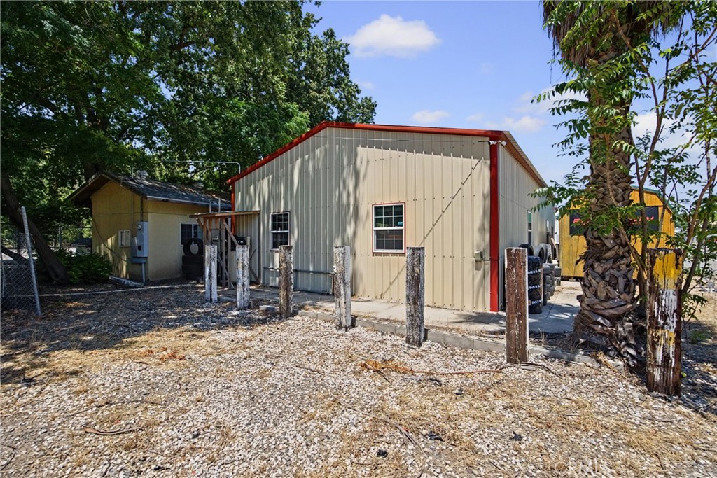 7769 State Highway 99e Property Photo 17