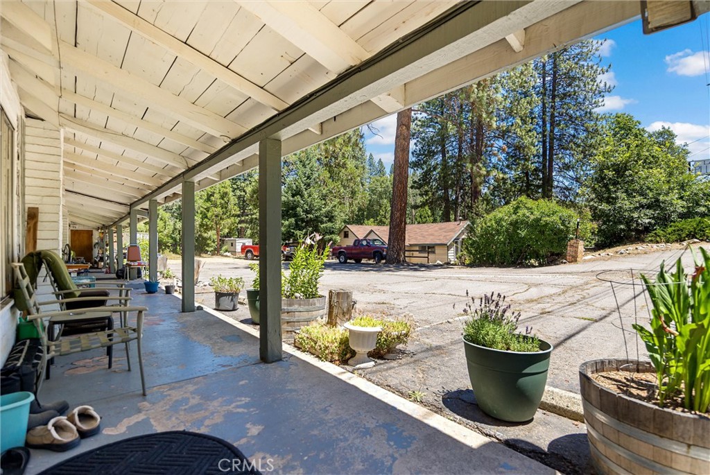 1089 E Main Property Photo 6