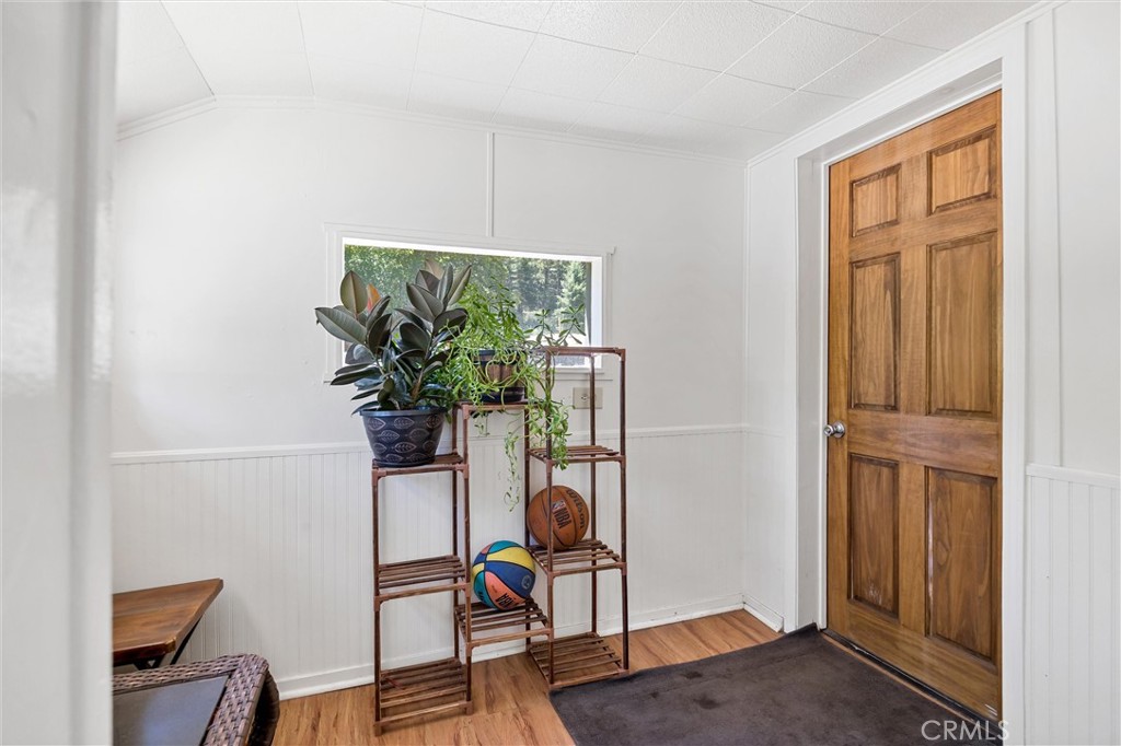 1089 E Main Property Photo 10
