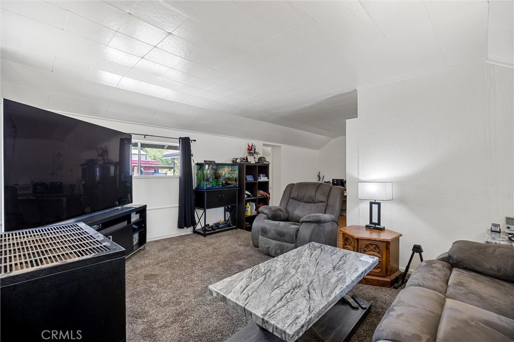 1089 E Main Property Photo 11