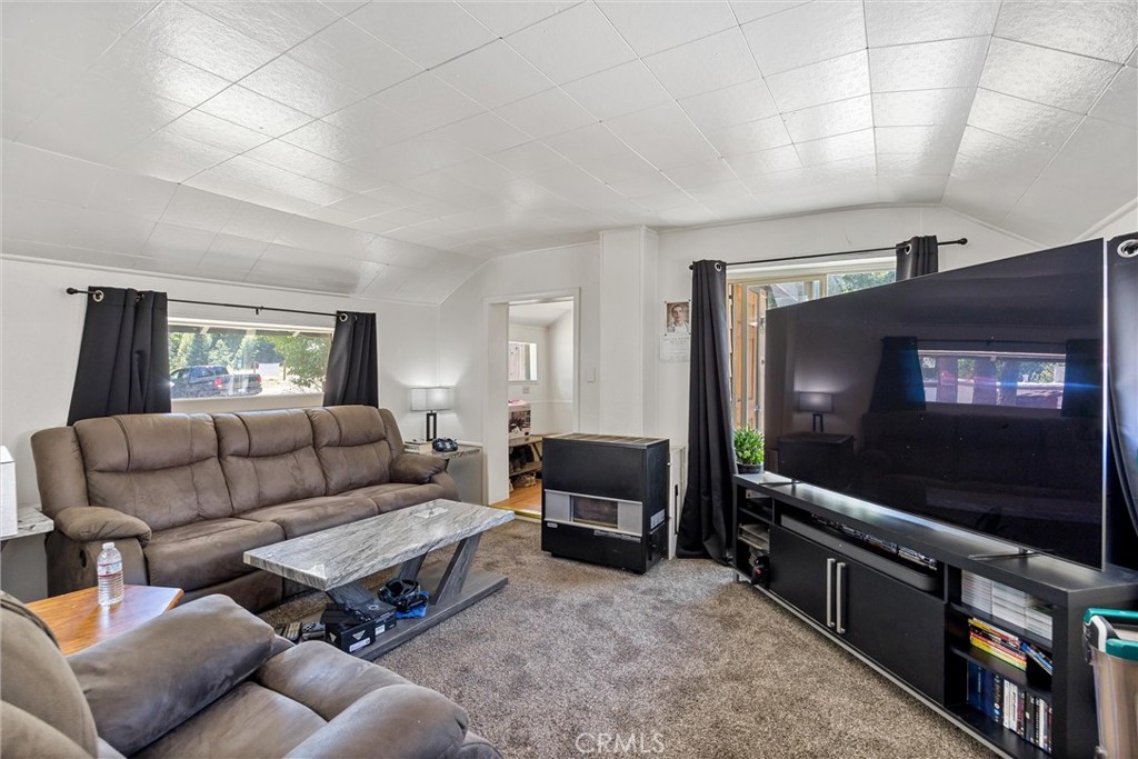 1089 E Main Property Photo 12