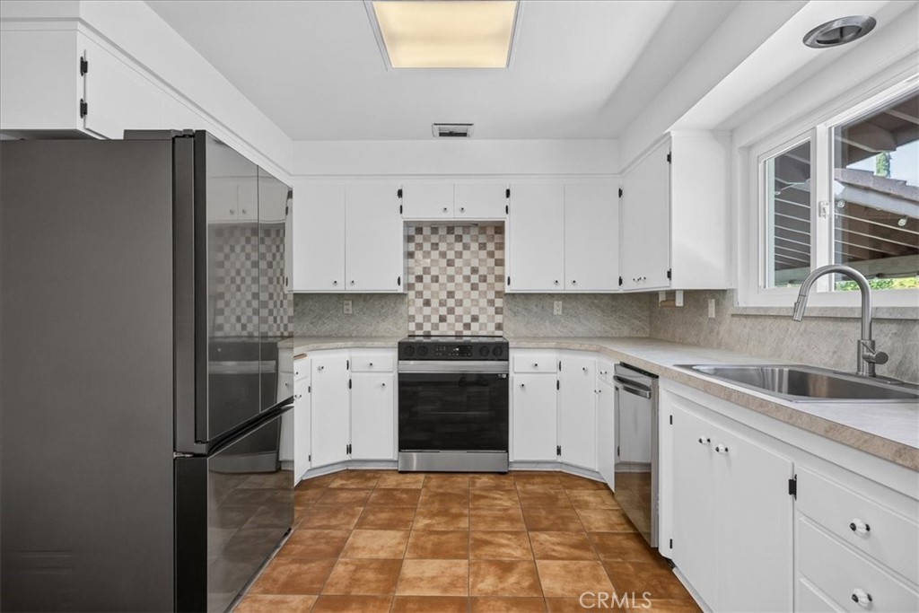 3 Pinecrest Property Photo 16