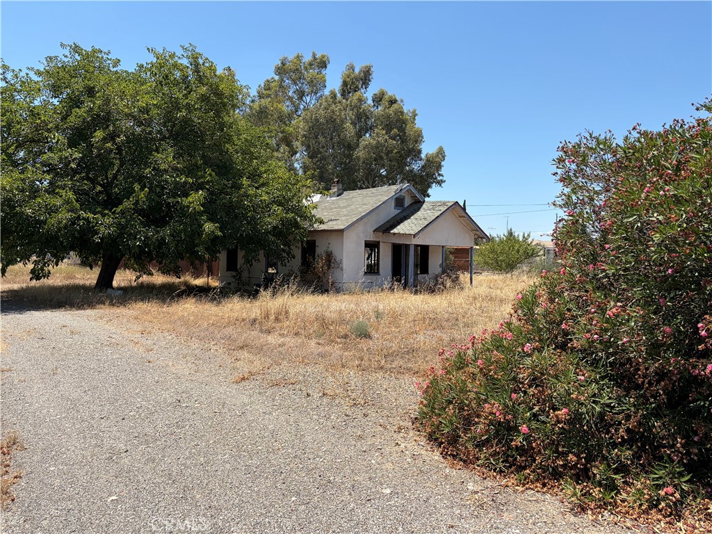 6517 County Road 18 Property Photo 1
