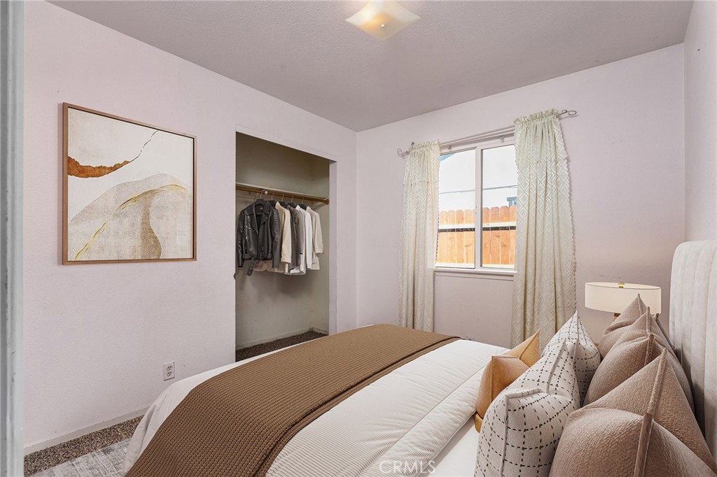 1033 Date Street Property Photo 4