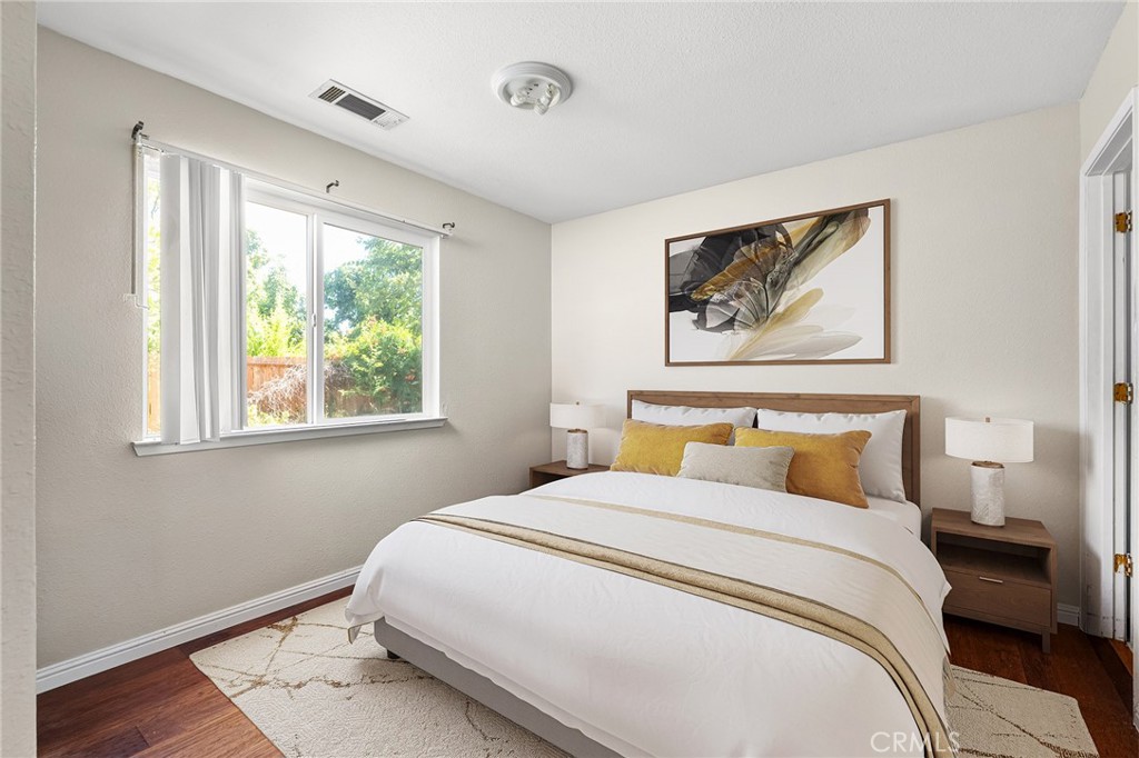 1033 Date Street Property Photo 6