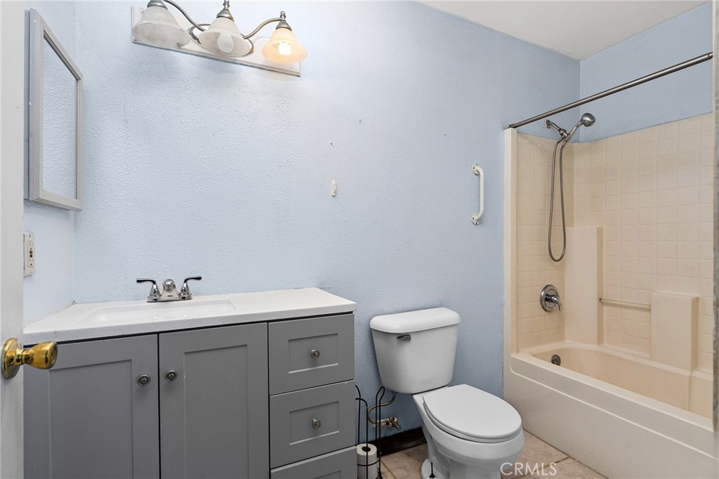 1033 Date Street Property Photo 34