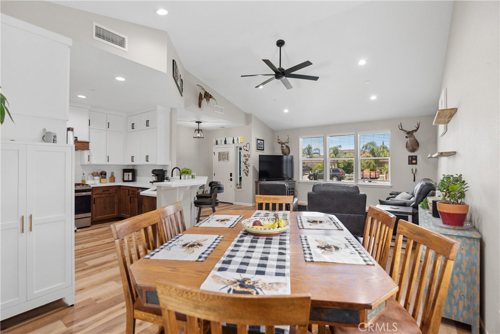 689 Apricot Circle Property Photo 2