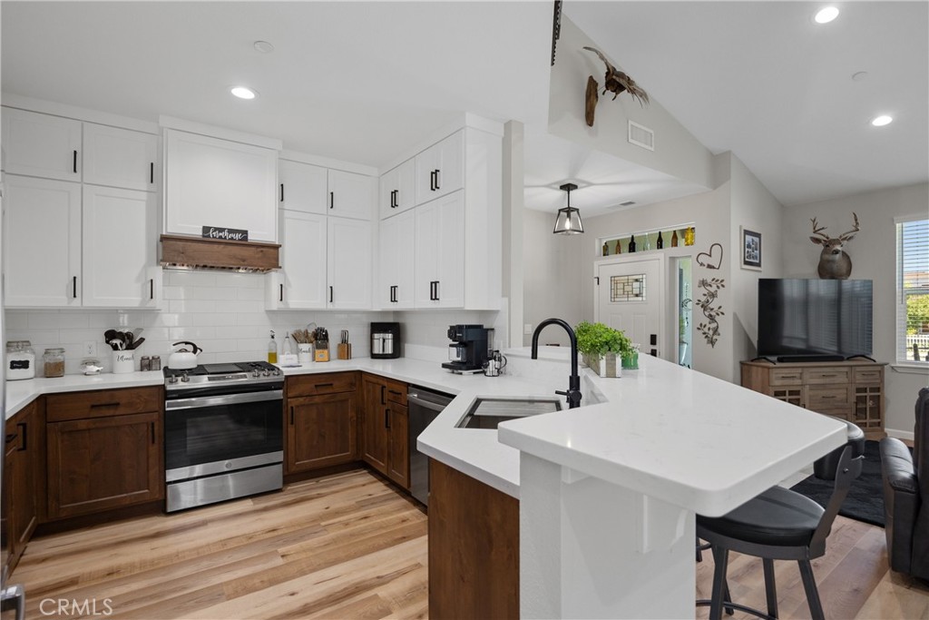 689 Apricot Circle Property Photo 3