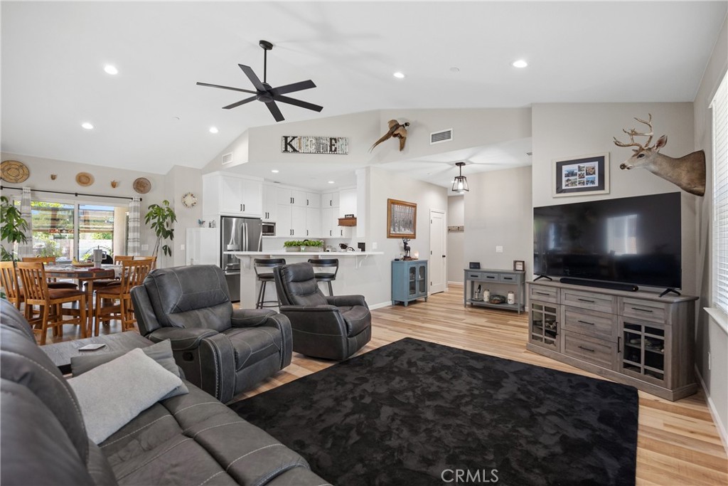 689 Apricot Circle Property Photo 8