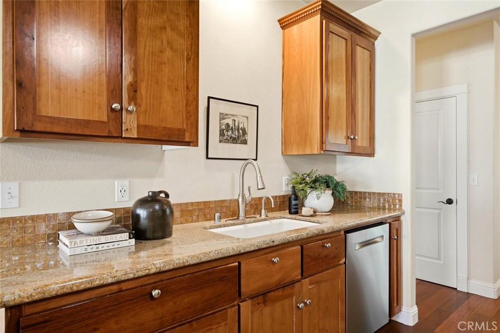 1192 Filbert Ave Property Photo 12