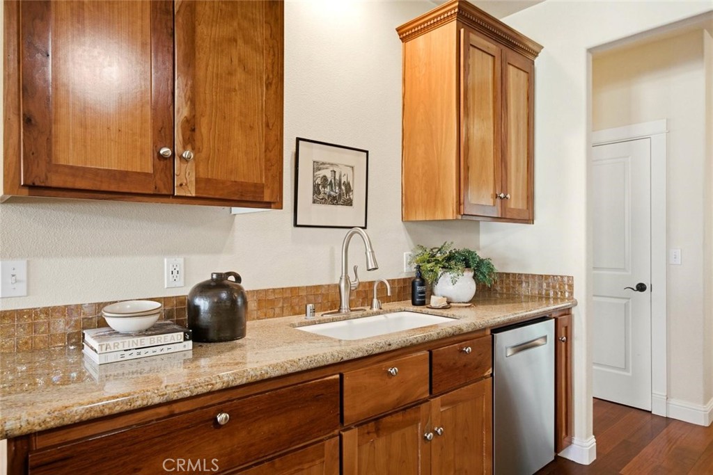 1192 Filbert Ave Property Photo 12