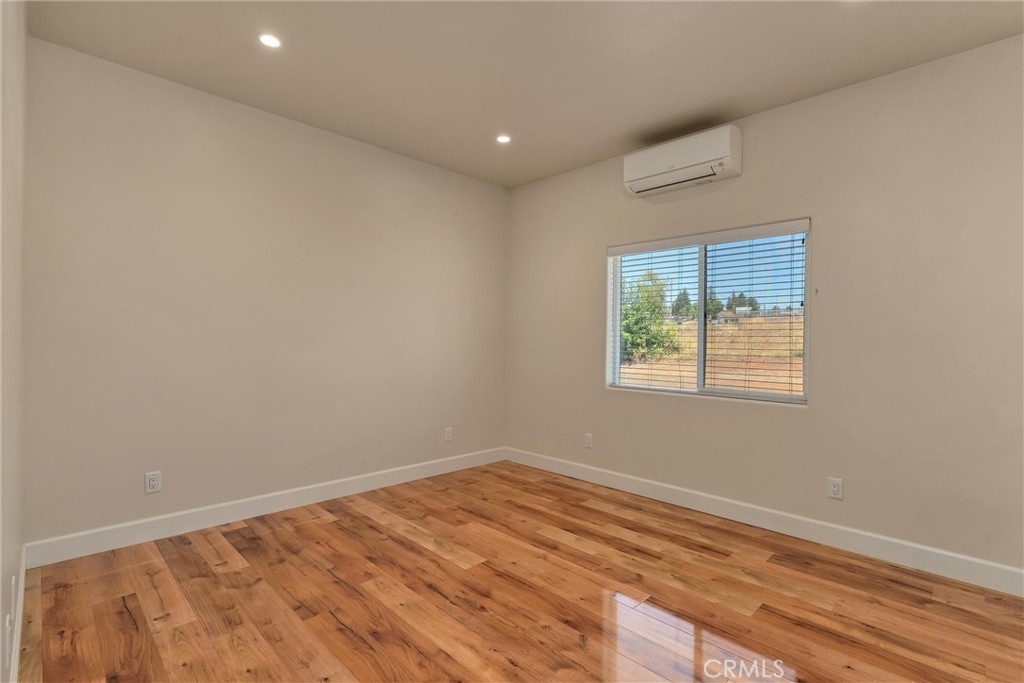 5522 Clark Property Photo 11