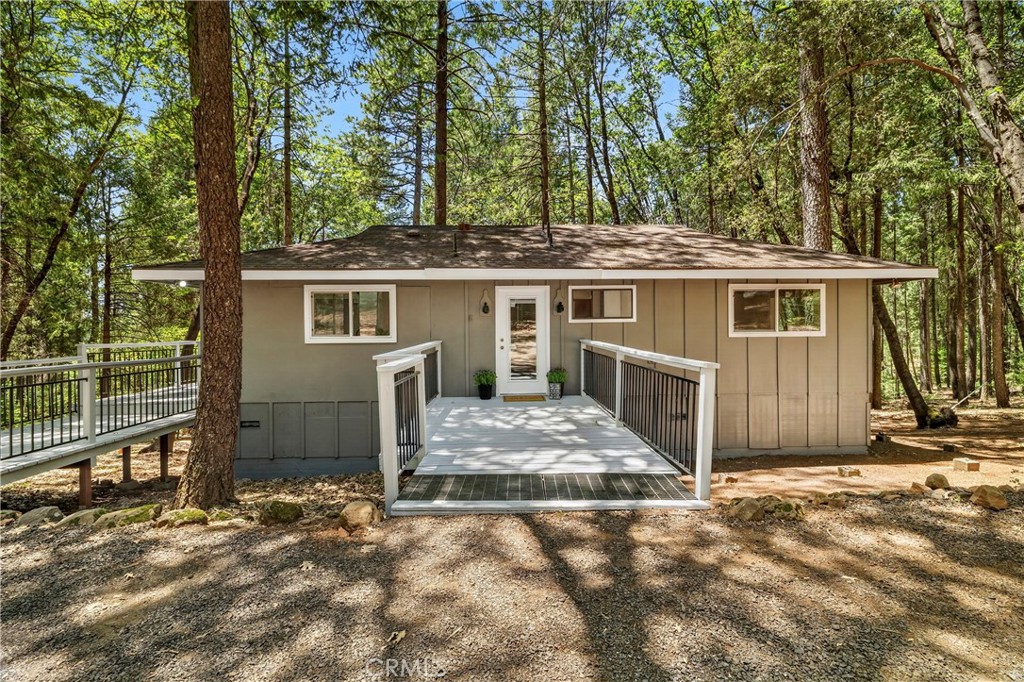 5082 Pine Property Photo 3