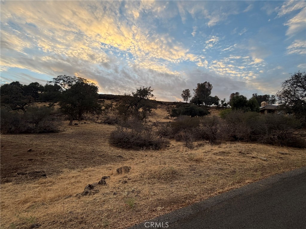 808 Whispering Winds Property Photo 3