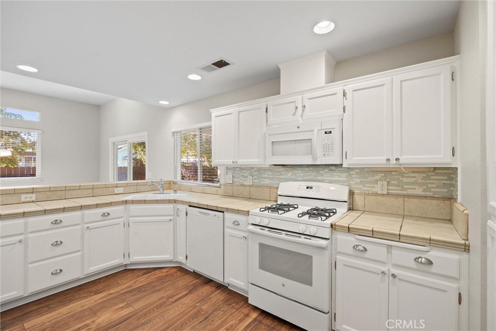 30 Herlax Property Photo 14