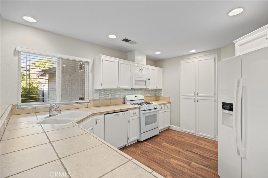 30 Herlax Property Photo 17