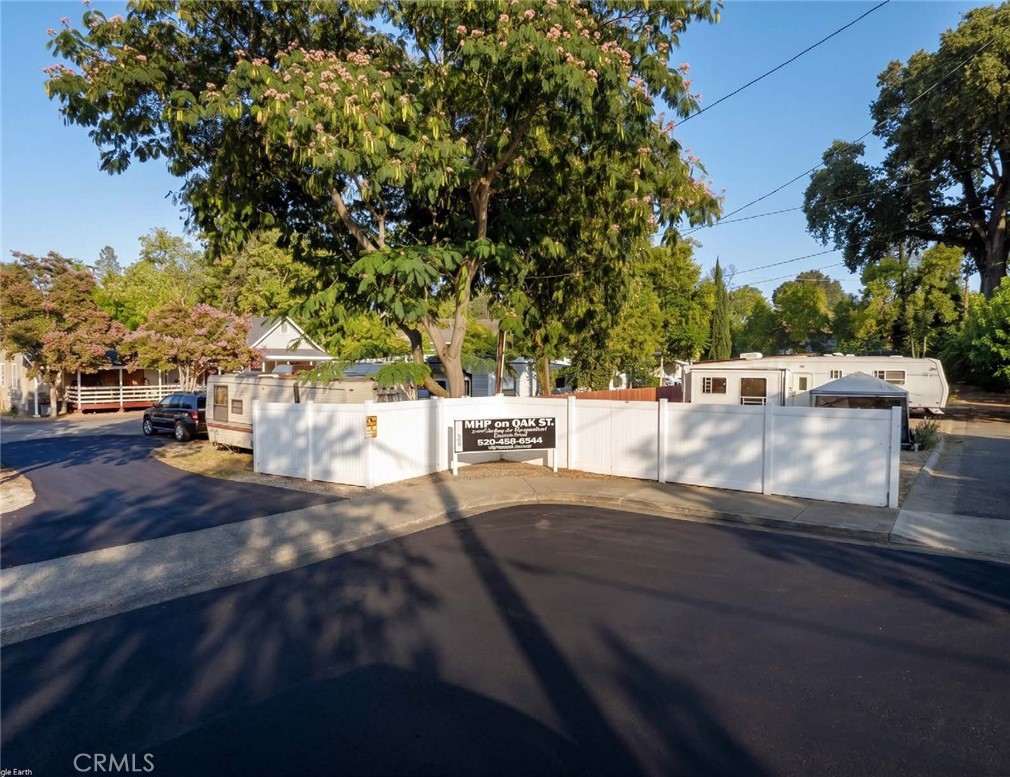 1681 Oak Street Property Photo 1