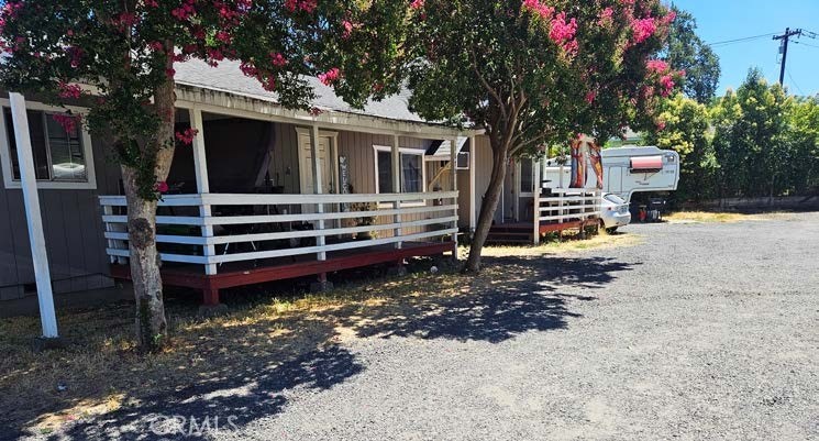 1681 Oak Street Property Photo 3
