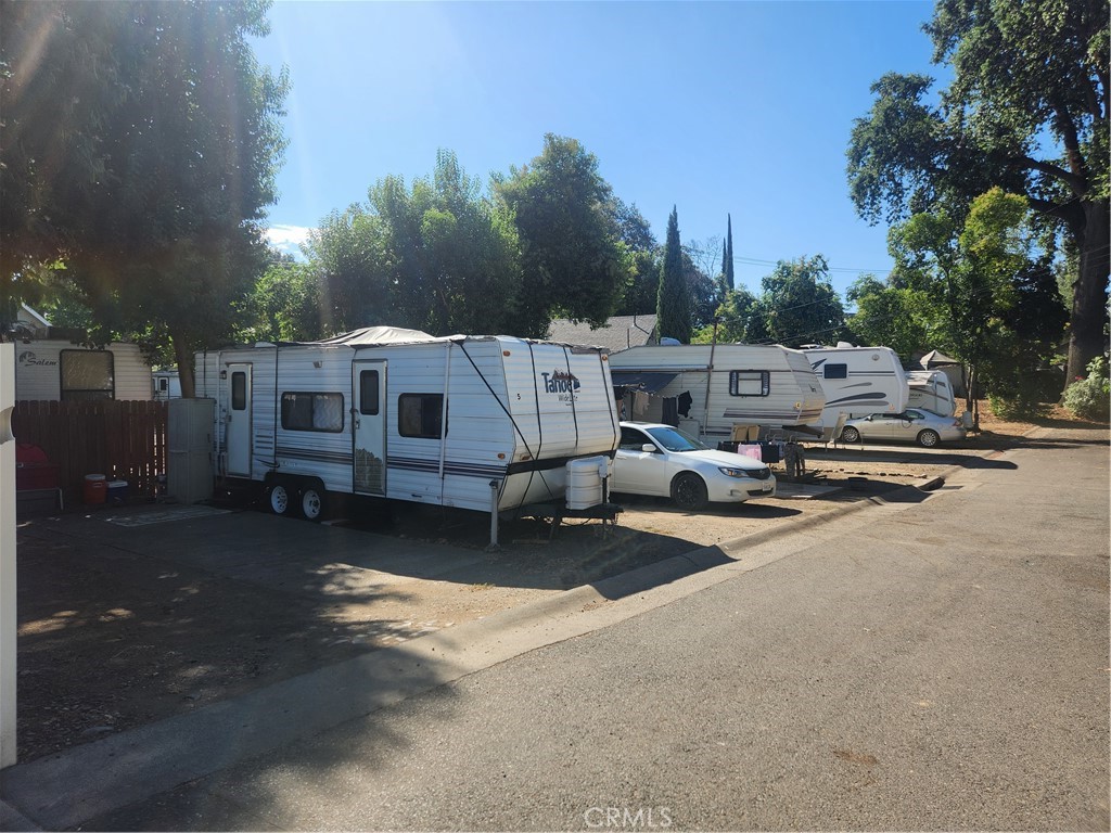 1681 Oak Street Property Photo 4