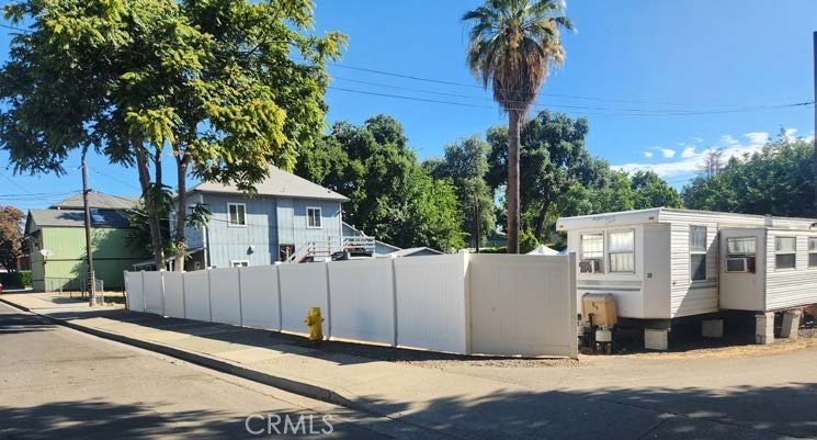 1681 Oak Street Property Photo 6