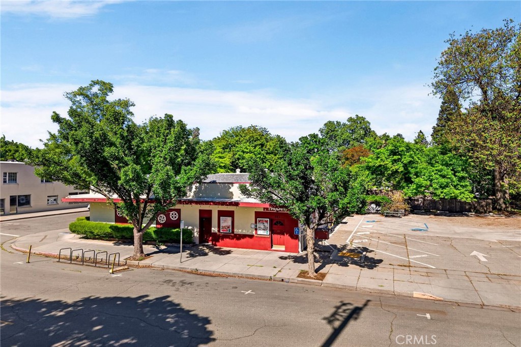 351 E 6th Street Property Photo 4