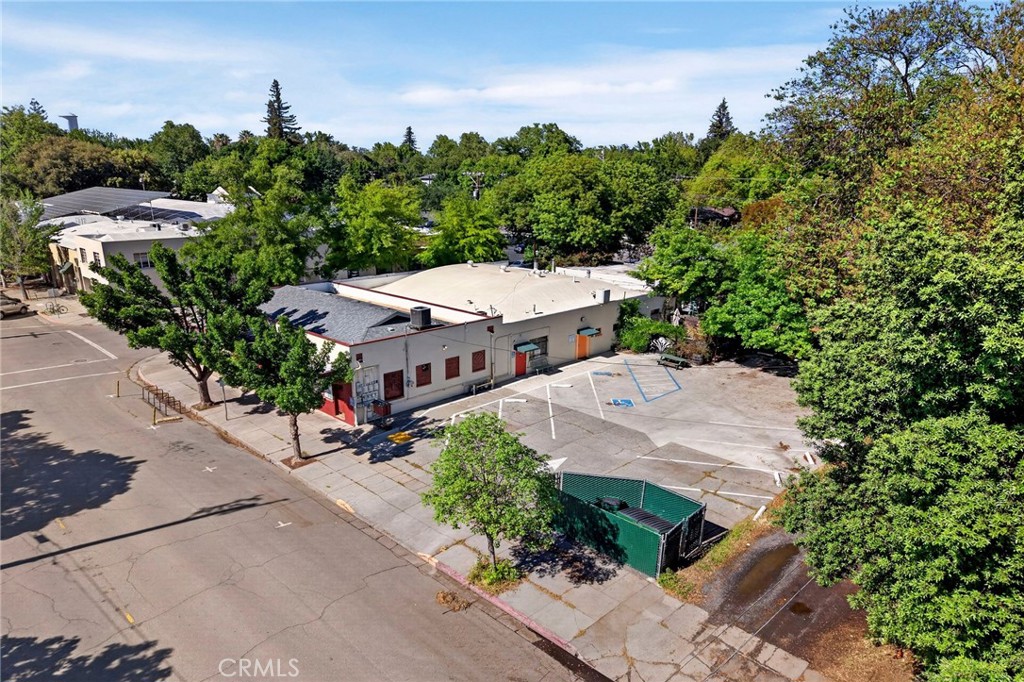 351 E 6th Street Property Photo 5