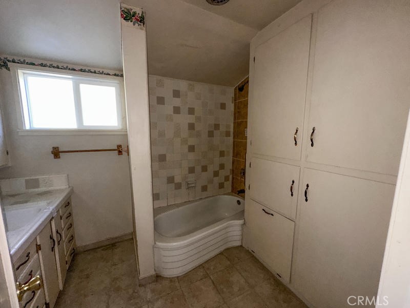 51 Sheldon Property Photo 8