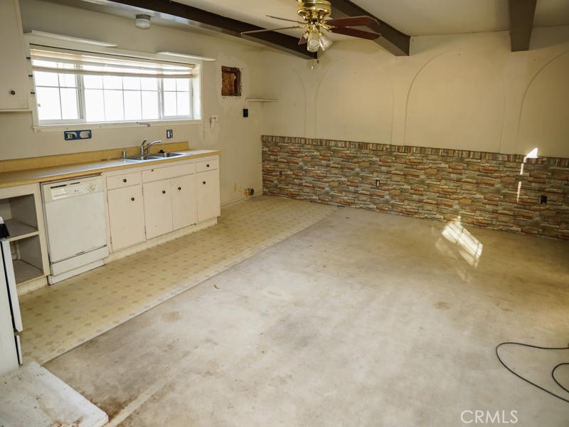 51 Sheldon Property Photo 37