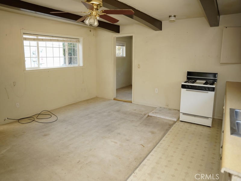 51 Sheldon Property Photo 38