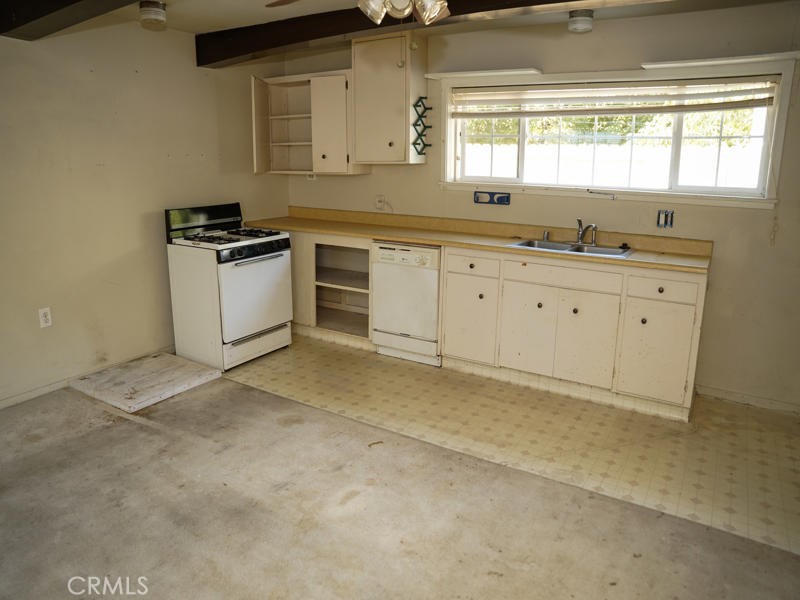 51 Sheldon Property Photo 39