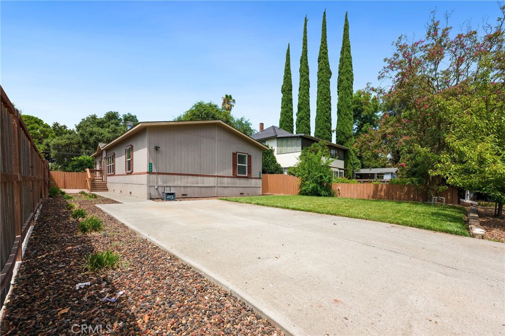 235 Los Robles Avenue Property Photo 1