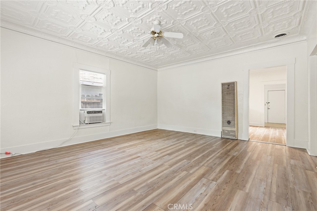 1038 W 5th Street Property Photo 2