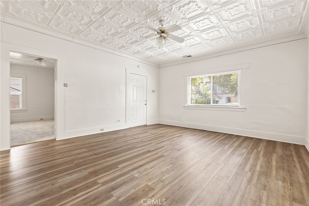 1038 W 5th Street Property Photo 4