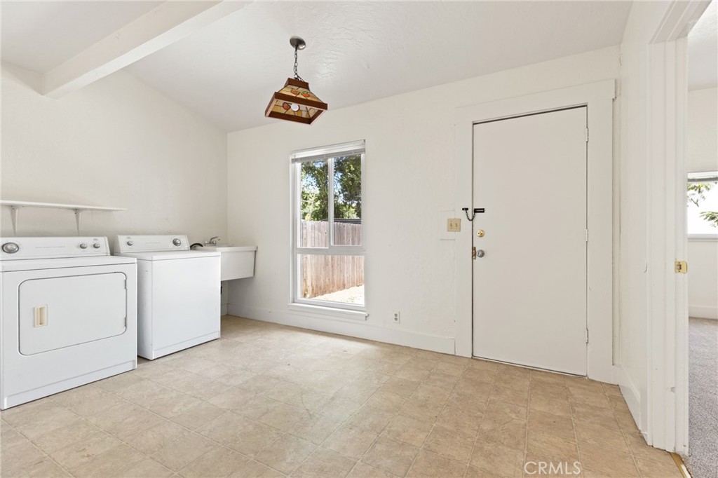 1038 W 5th Street Property Photo 8