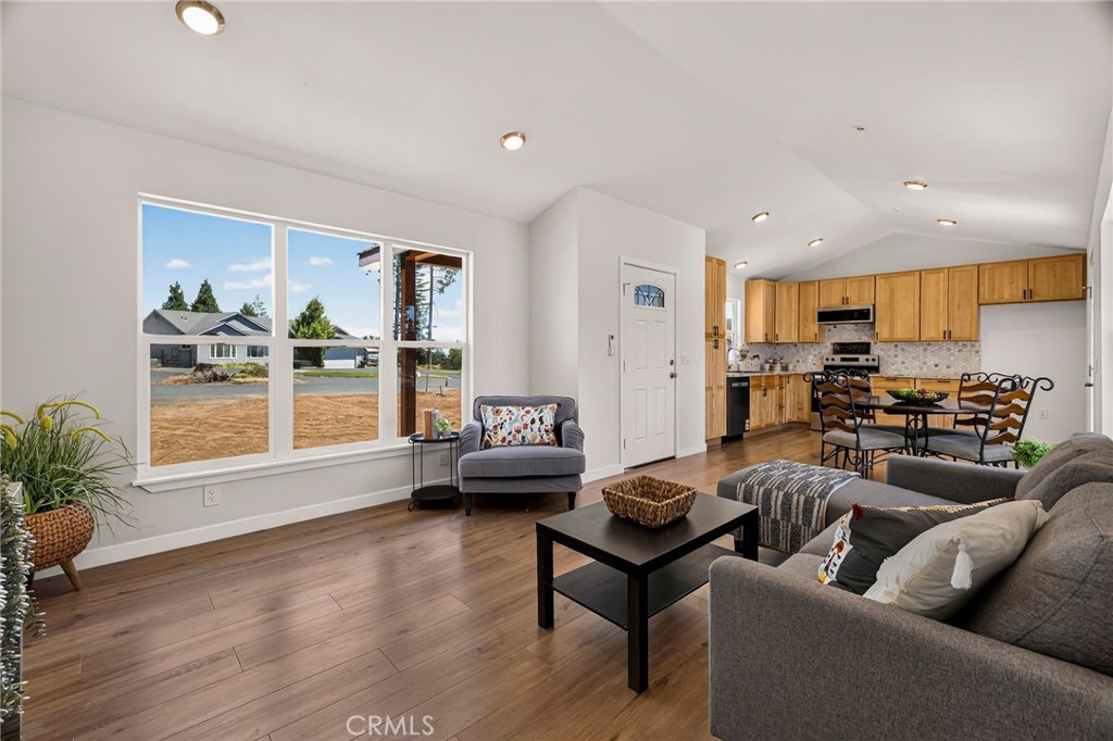 6815 Rexdale Property Photo 4