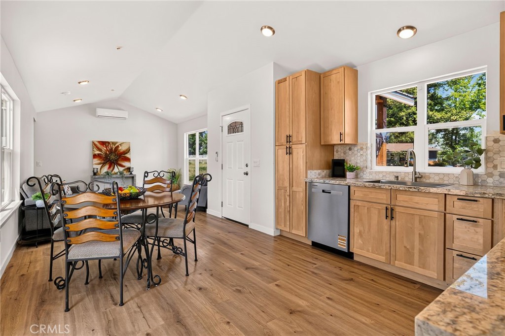 6815 Rexdale Property Photo 7