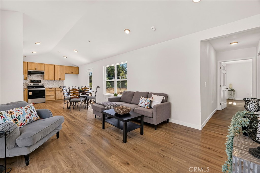 6815 Rexdale Property Photo 9