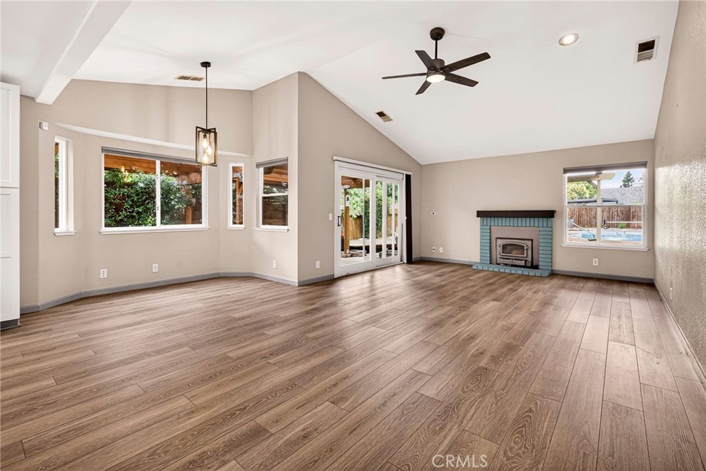 50 Lexington Property Photo 6