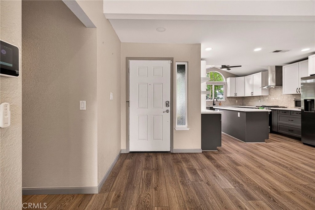 50 Lexington Property Photo 8