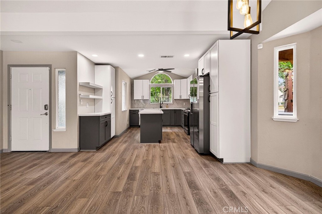 50 Lexington Property Photo 12