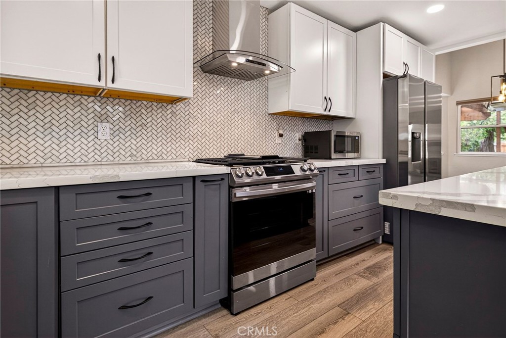50 Lexington Property Photo 16