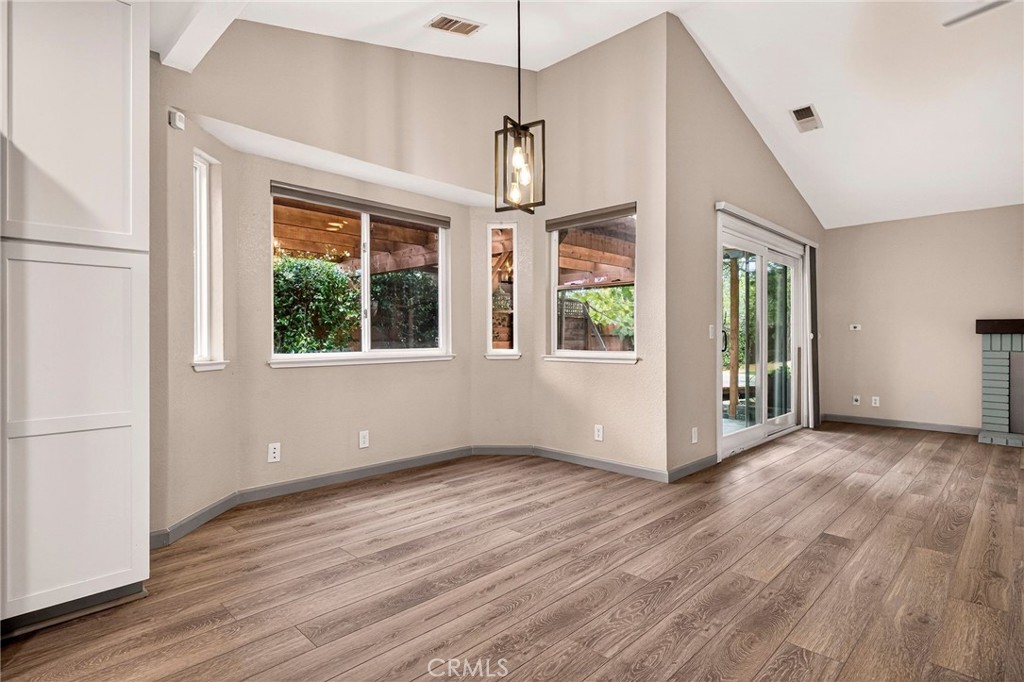 50 Lexington Property Photo 19