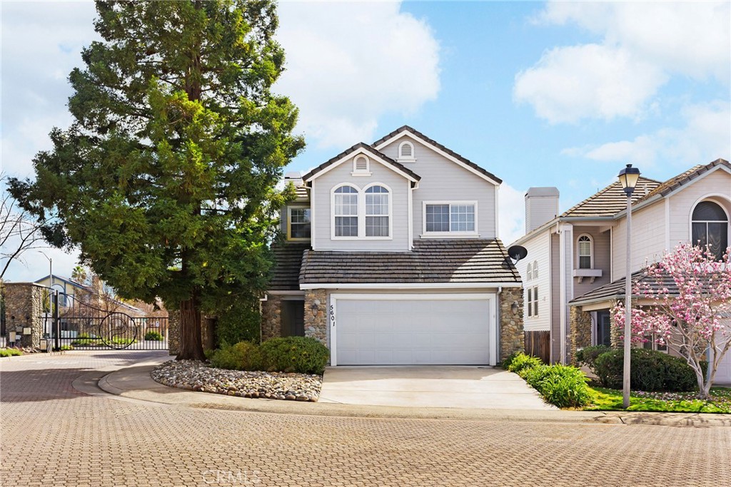 5601 Grand View Court Property Photo 1