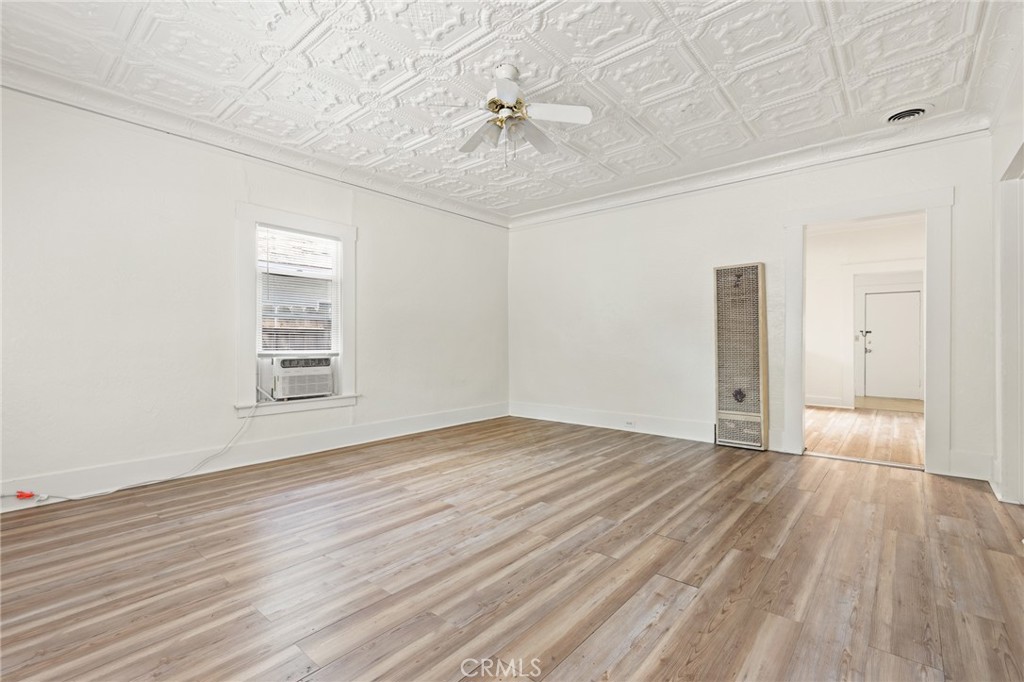 1038 W 5th Street Property Photo 2