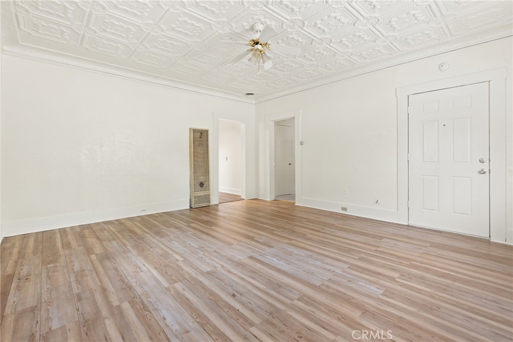 1038 W 5th Street Property Photo 3