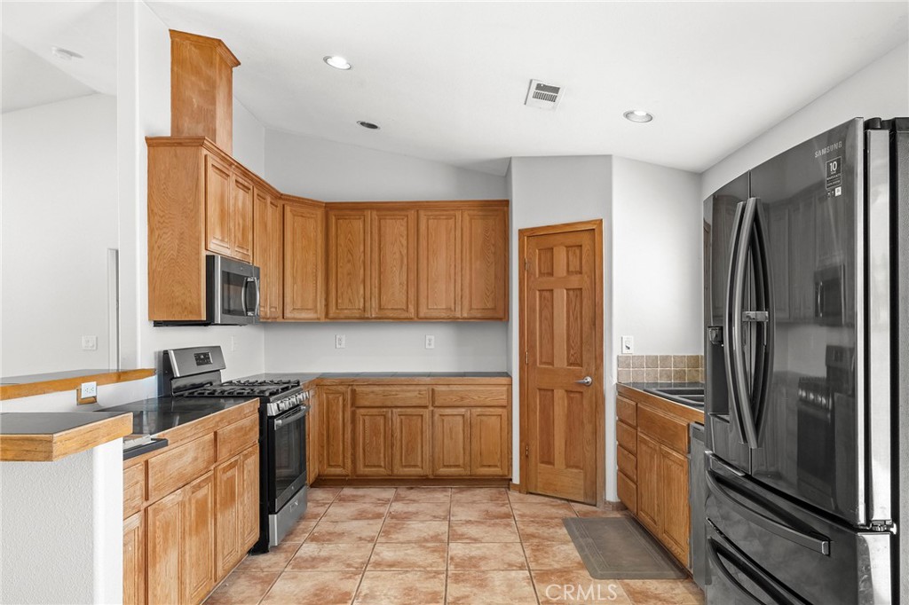 24661 Rowland Ln Property Photo 6